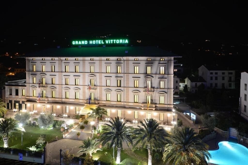 Готель Grand Hotel Vittoria 4*
