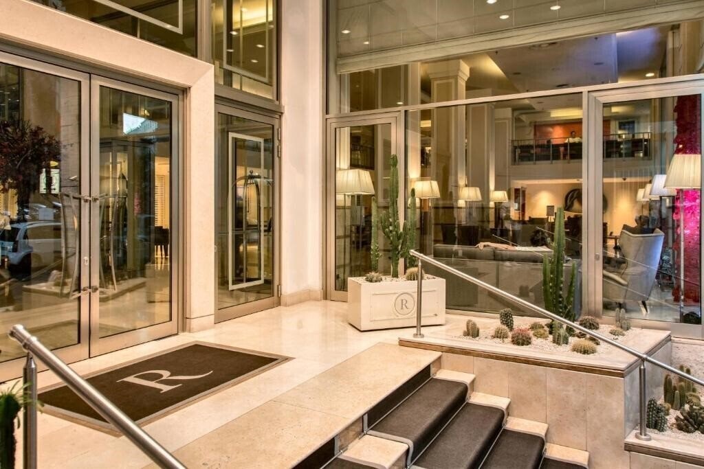 Панорама Renaissance Naples Hotel Mediterraneo 4*