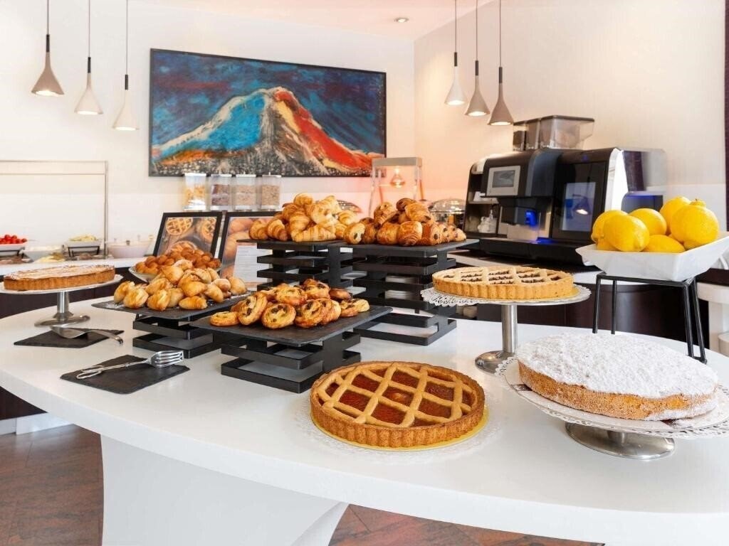 Панорама Mercure Angioino Napoli Centro Hotel 4*