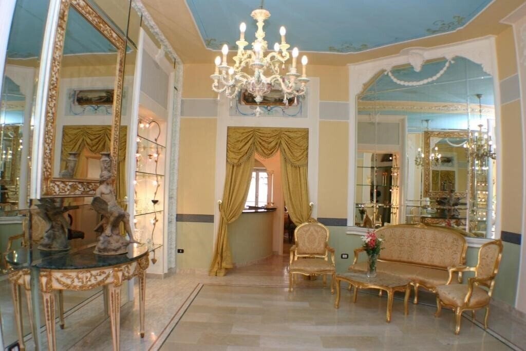 Апартаменты Art Resort Galleria Umberto 4*