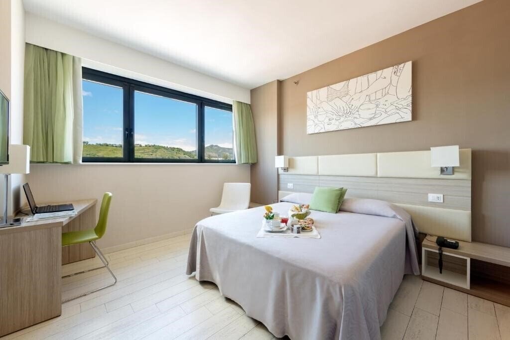 Отель Cristina (Napoli) 3*