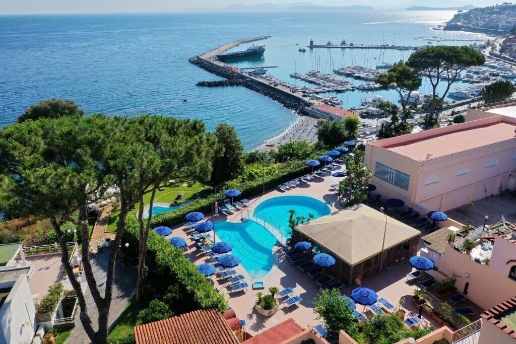 Территория Hotel Terme & Beach Cristallo Palace (ex. Cristallo Palace Terme) 4*