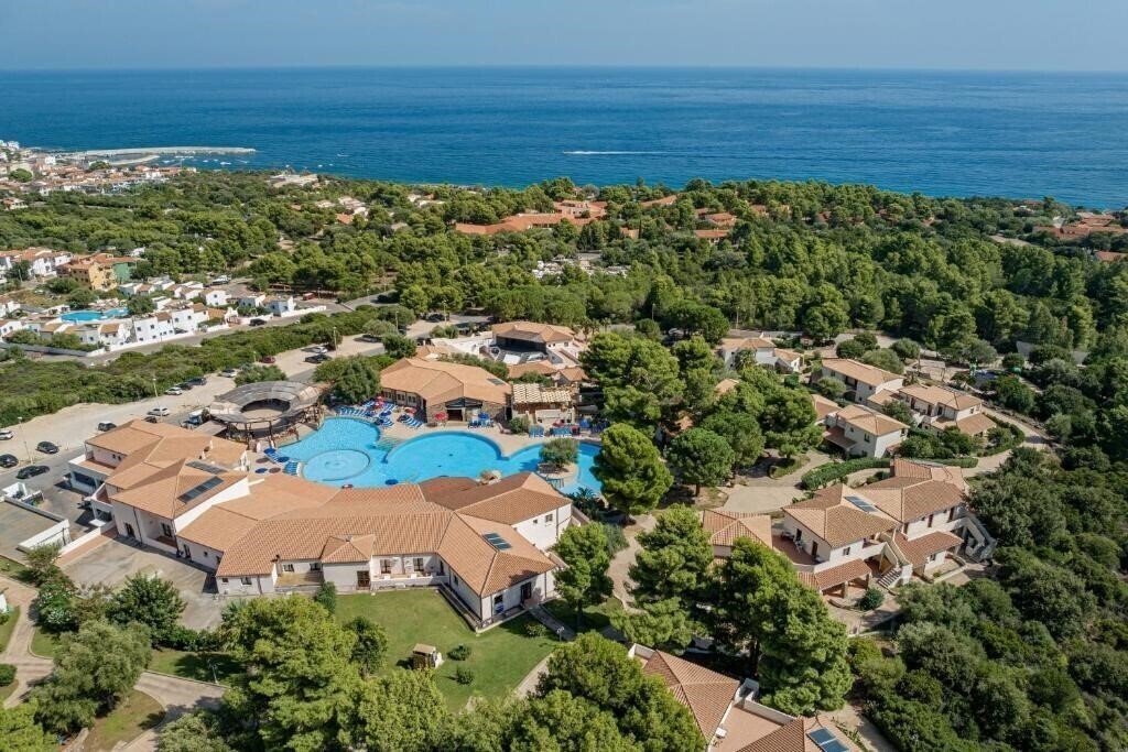 Отель Club Esse Cala Gonone 4*
