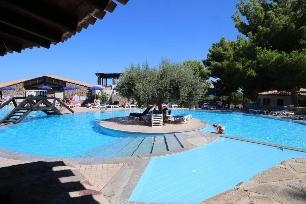 Территория Club Esse Cala Gonone 4*