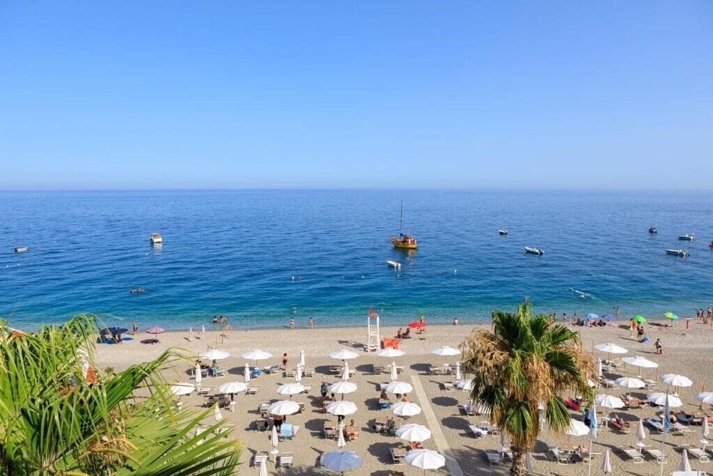 Панорама Albatros Beach Hotel Letojanni 4*