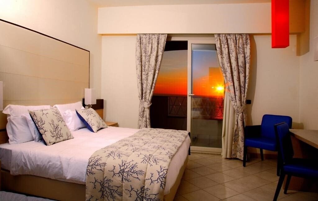 Панорама Grand Avalon Sikani 4*