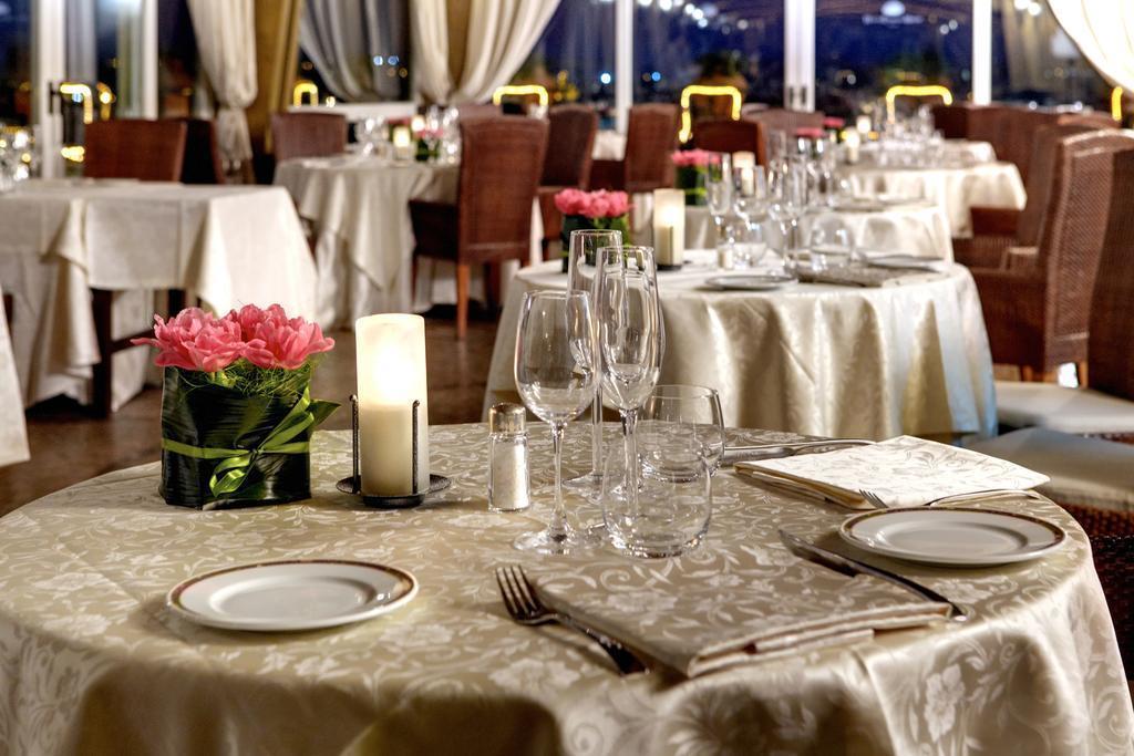 Вид Des Etrangers Et Miramare 5*