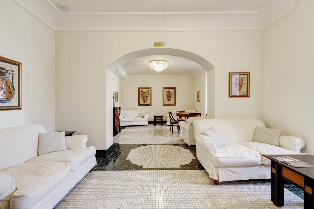 Панорама Des Etrangers Et Miramare 5*