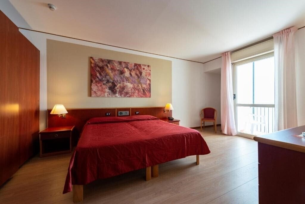Готель Villaggio Torre Normanna 4*