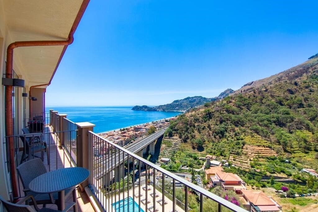 Апартаменти Antares Letojanni 4*