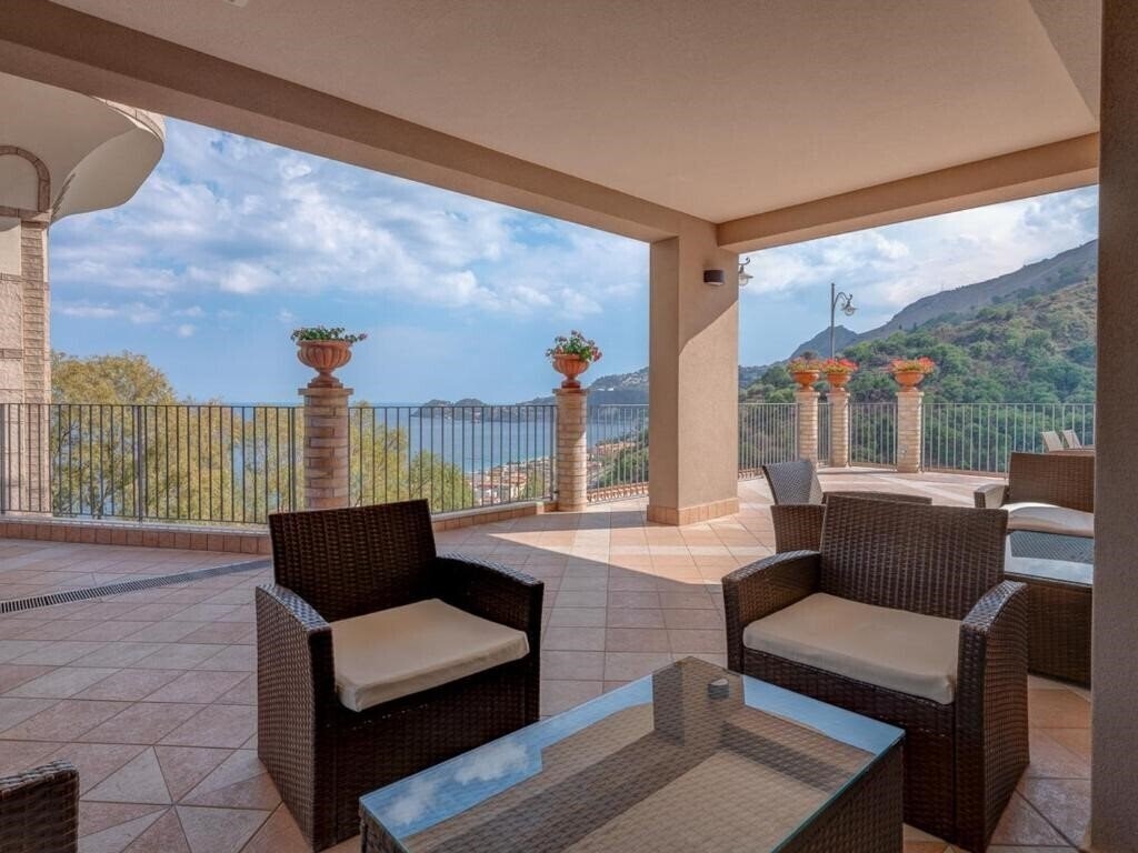 Панорама Antares Letojanni 4*