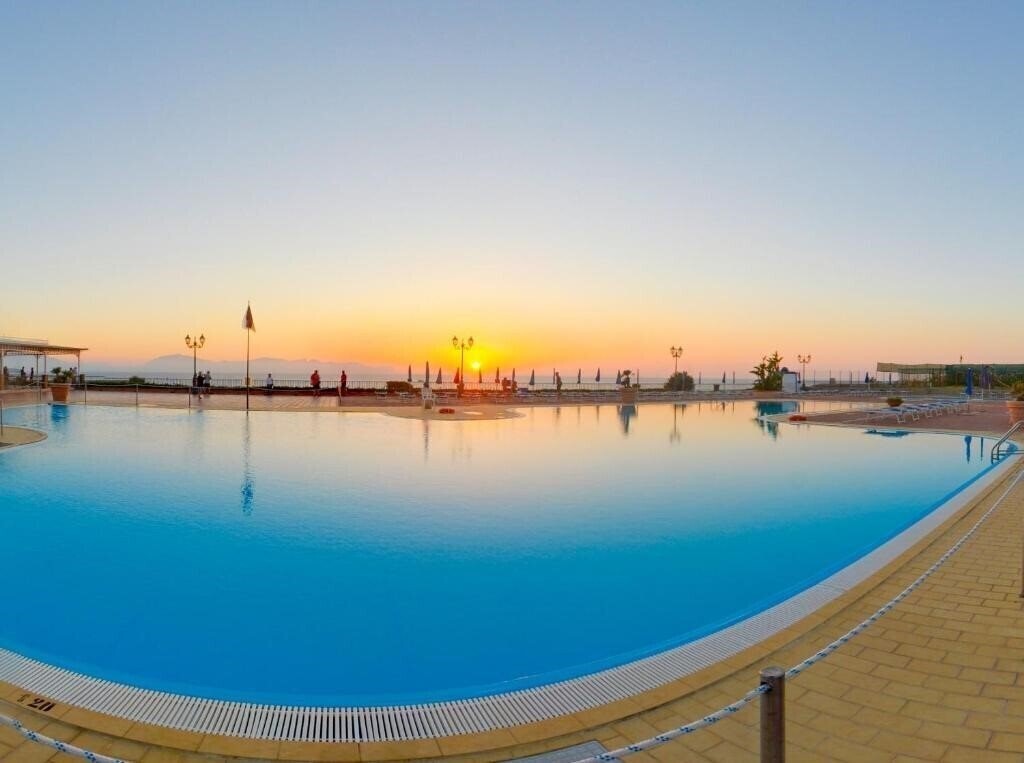 Готель Th Cinisi Florio Park 4*