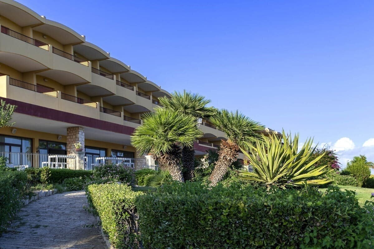 Готель Conte di Cabrera (ex. Hotel Club Conte di Cabrera) 4*