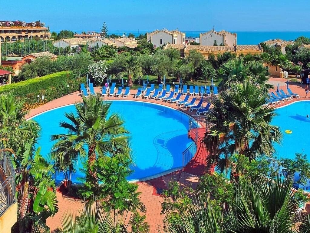 Готель Dolcestate 4*