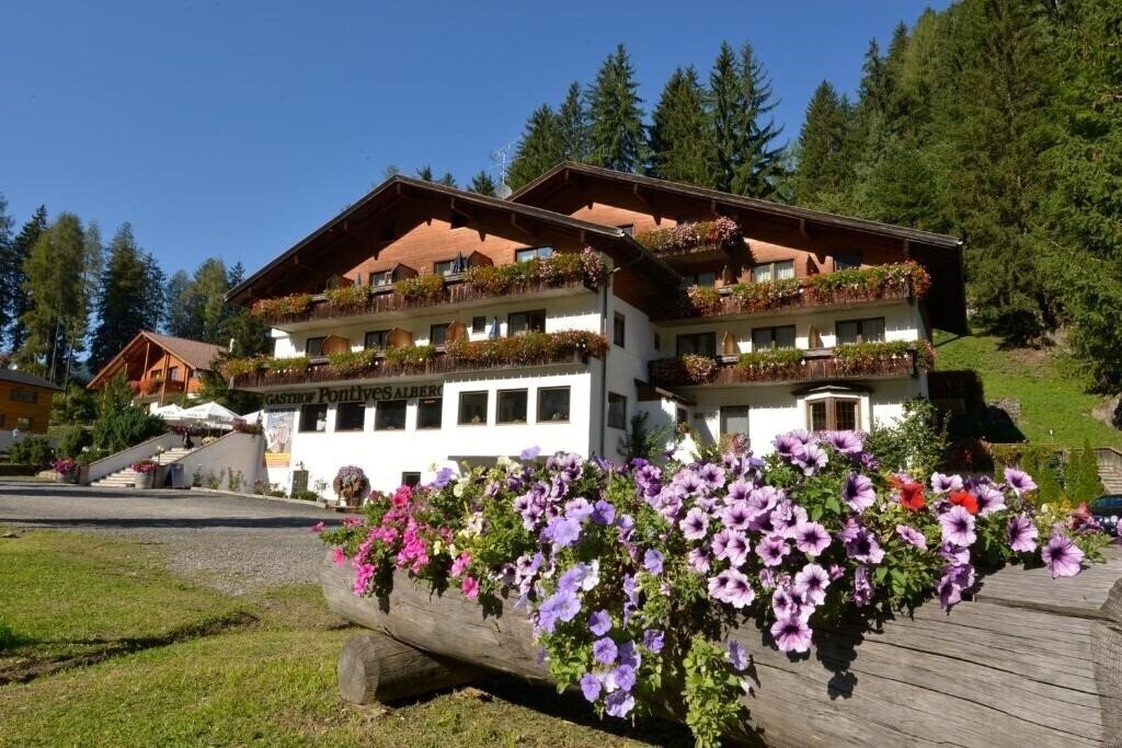 Готель Pontives 3*