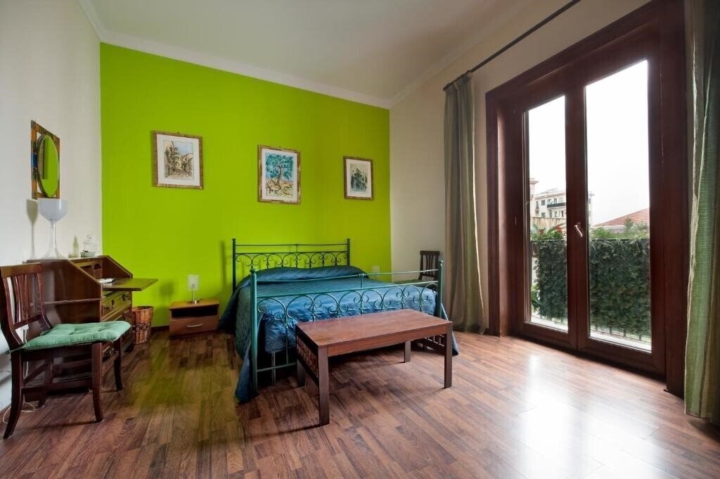 Територія Bed & Breakfast La Casa Degli Artisti 4*