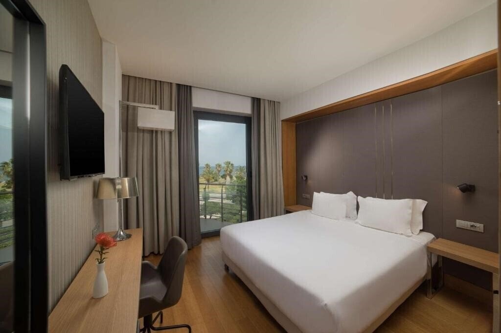 Фото NH Palermo 4*