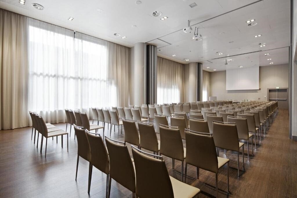 Территория Nh Parma 4*