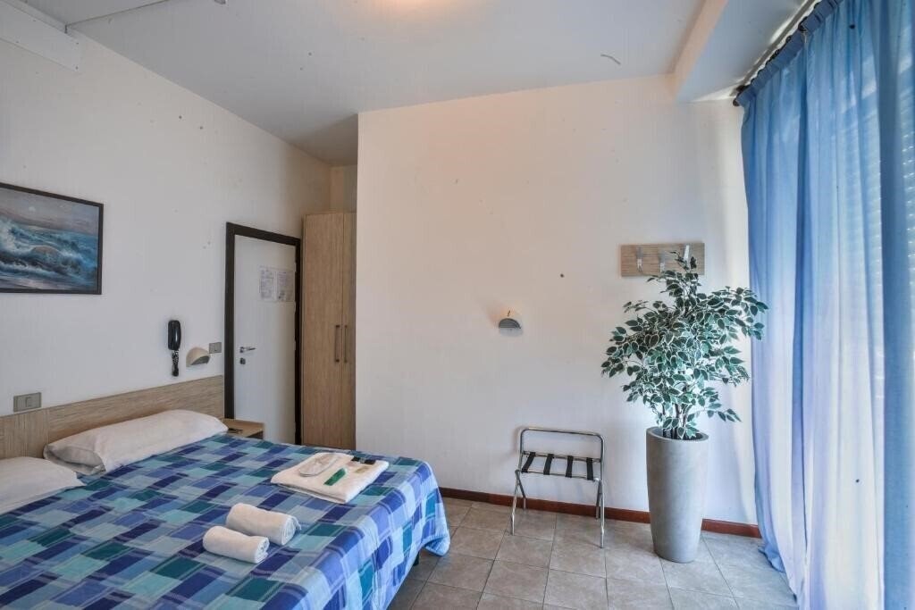 Отель Continental 3*