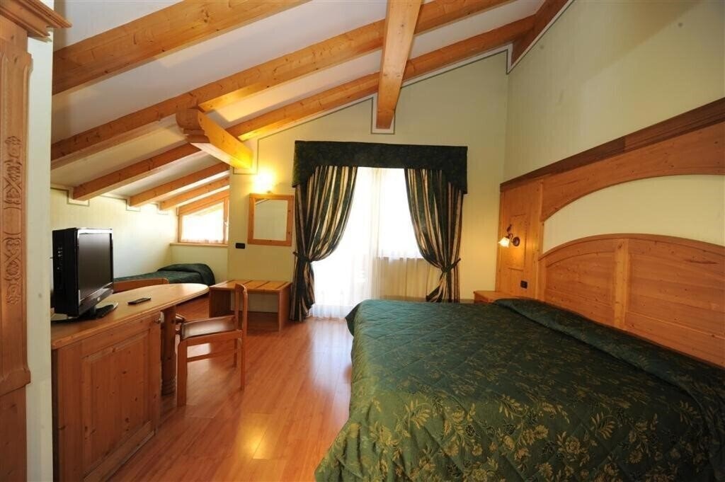 Вид Canada Pinzolo 4*