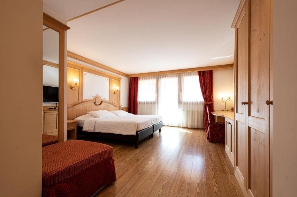 Апартаменты Hotel Cristina Pinzolo 4*