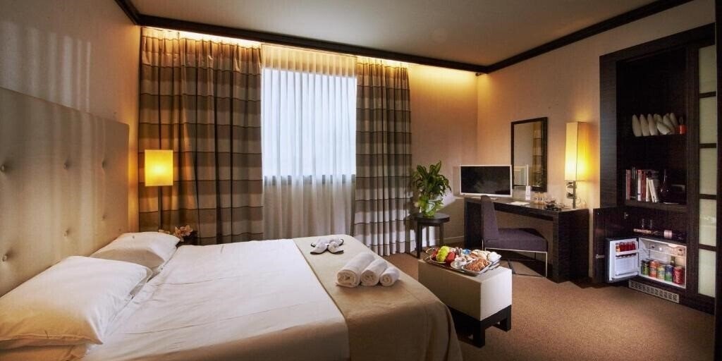 Фото Tower Inn Pisa Valdera 4*