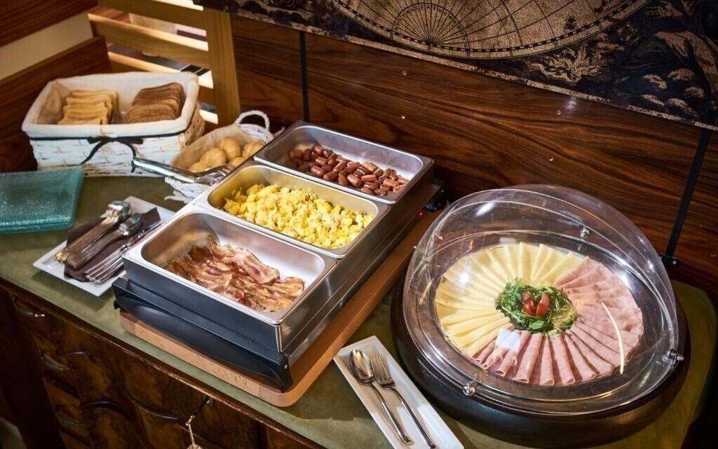 Територія Tower Inn Pisa Valdera 4*