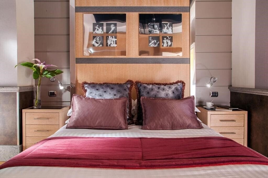 Територія The Inn At The Spanish Steps Hotel 4*