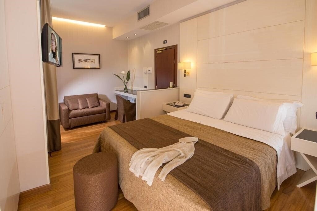 Панорама Oxford Hotel 4*