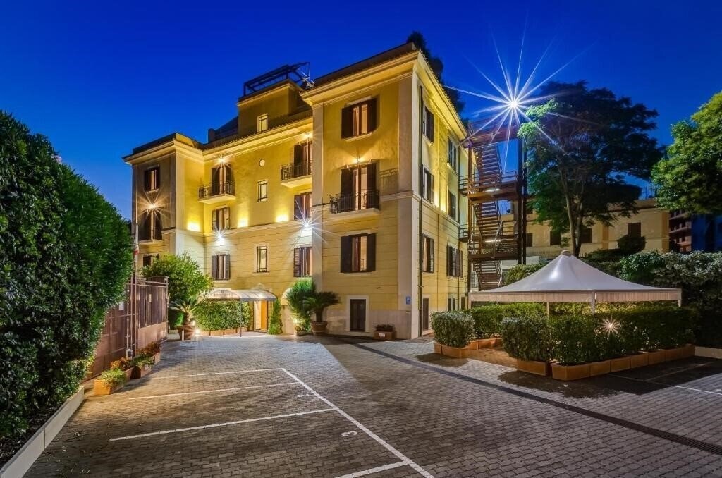 Готель Romoli 3*