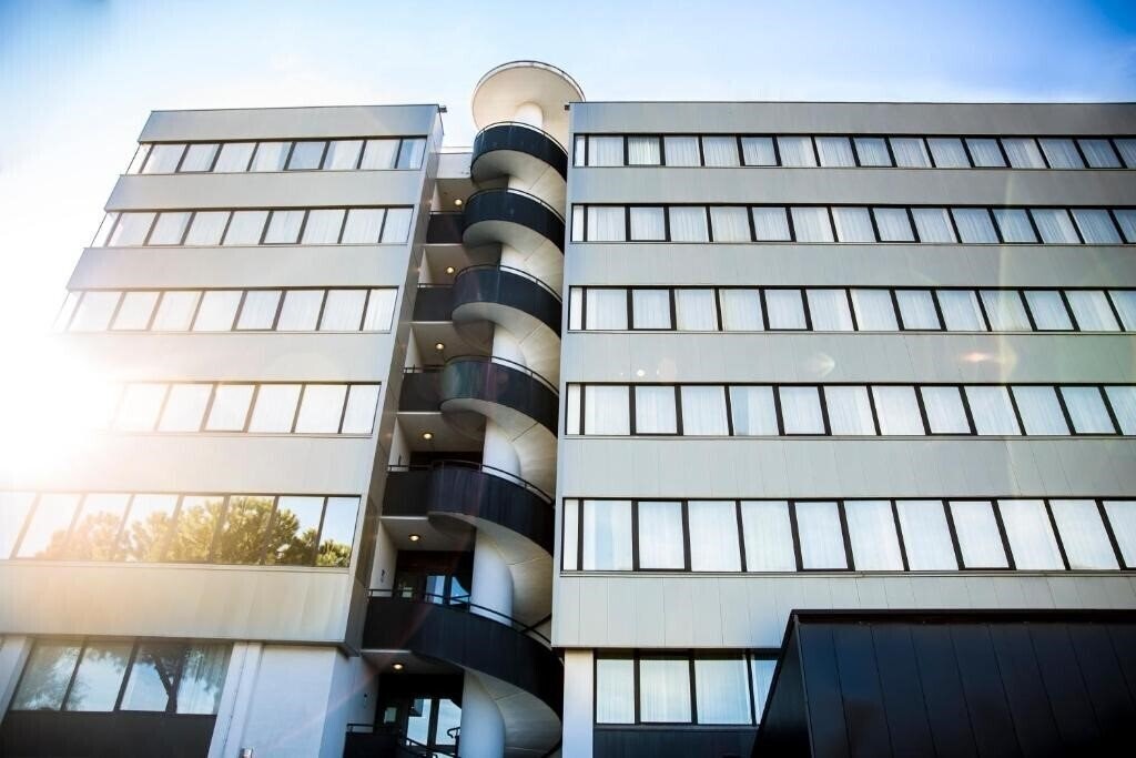 Готель Holiday Inn Rome - Pisana 4*