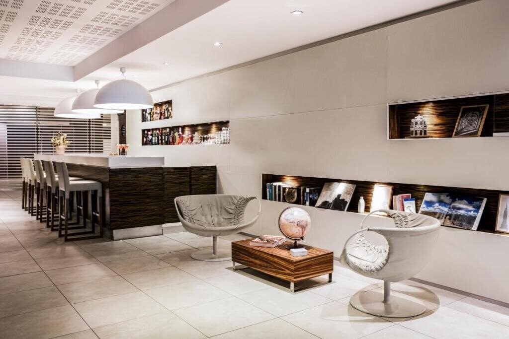 Апартаменти Holiday Inn Rome - Pisana 4*