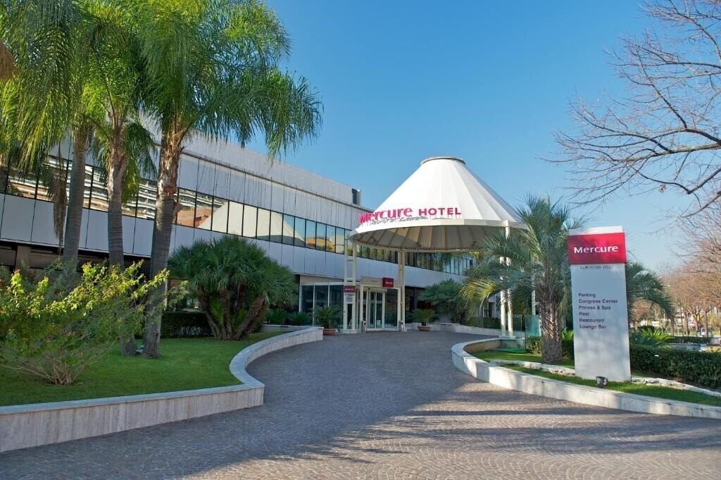 Отель Mercure Roma West 4*