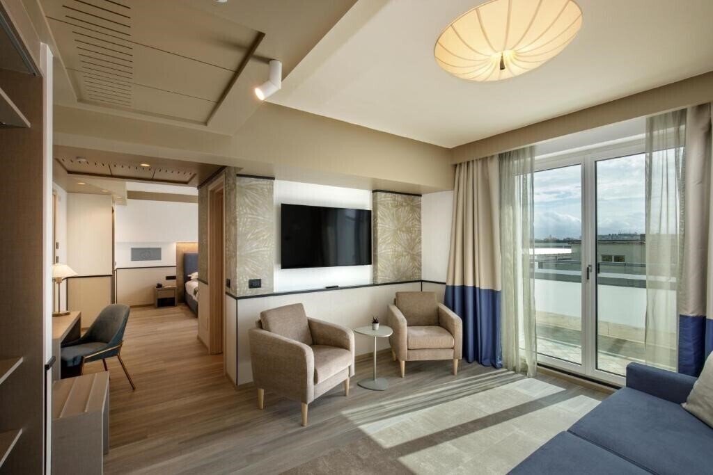 Панорама Domidea Hotel 4*