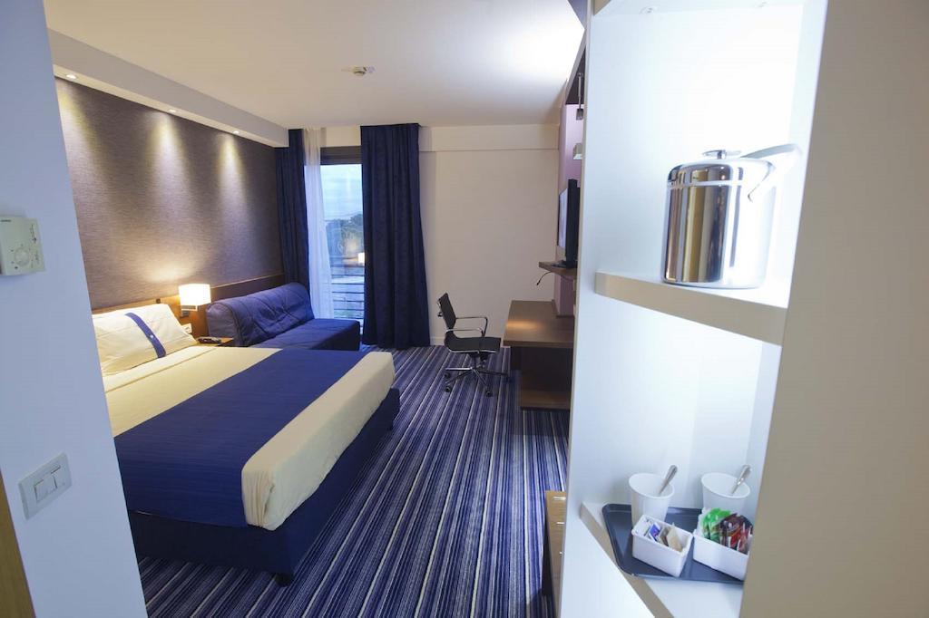 Панорама Holiday Inn Express Rome East 4*