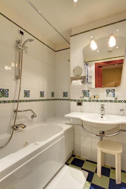 Территория Corot 3*