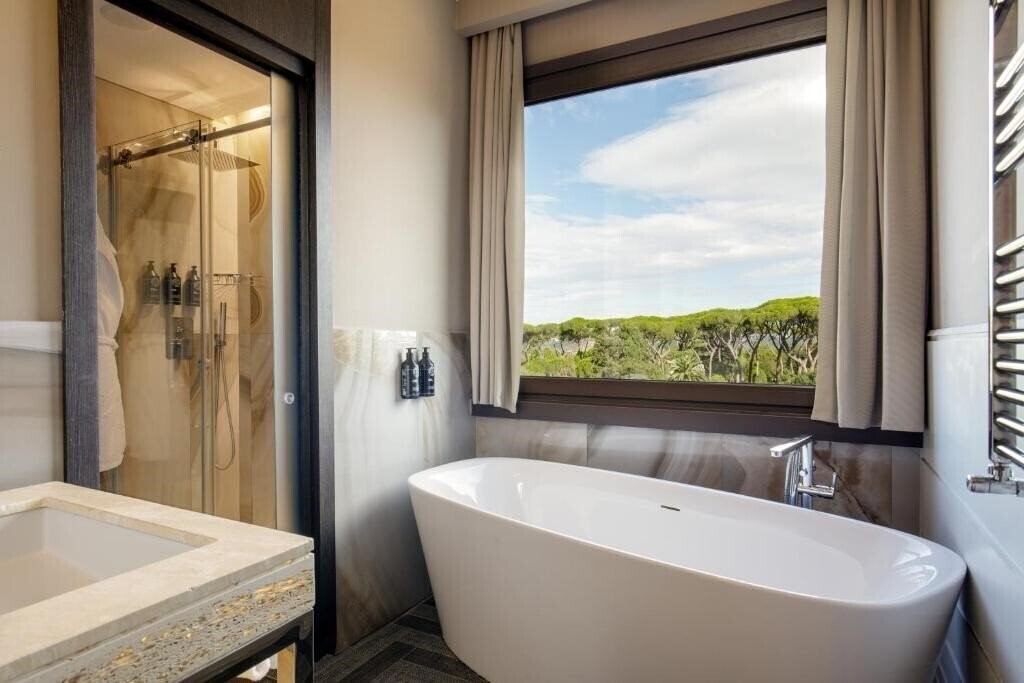 Территория The Tribune 4*