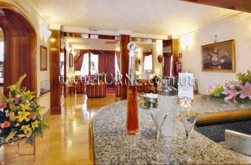 Панорама Cecil 3*