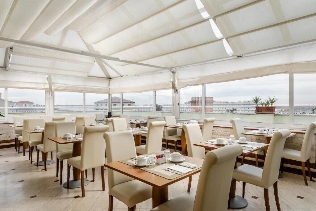 Готель Exe Domus Aurea 3*