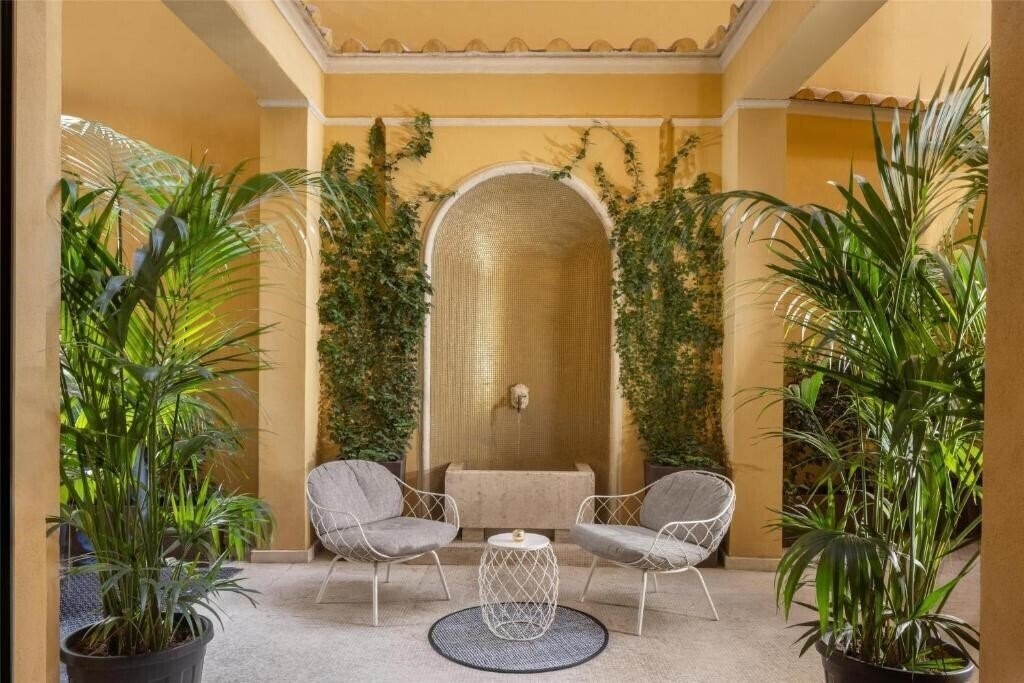 Територія Radisson Collection Hotel, Roma Antica 5*