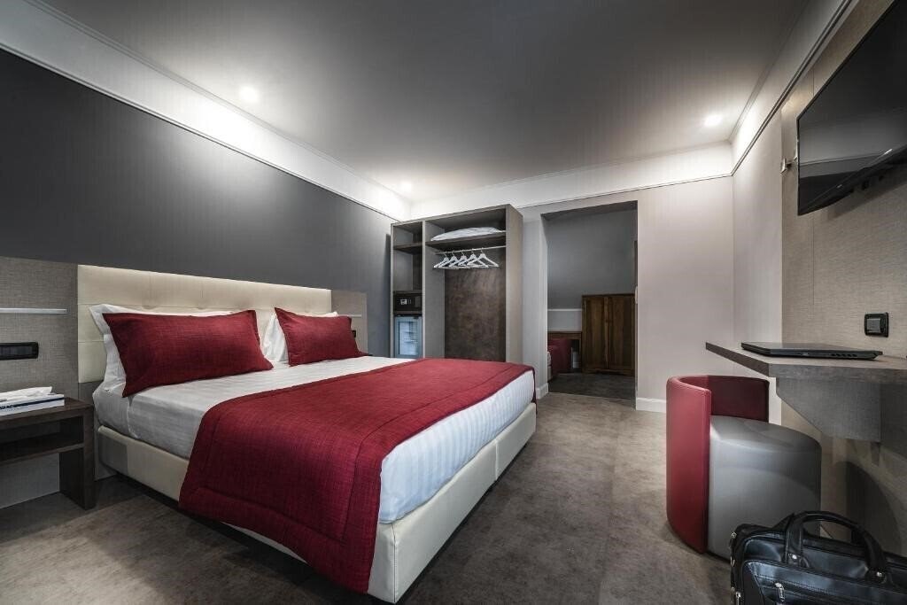 Вид Varese Hotel 4*