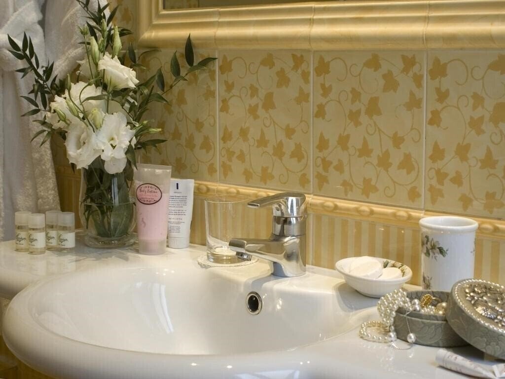 Територія Hotel Aberdeen 3*