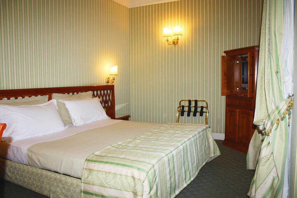 Апартаменти Bailey's 4*