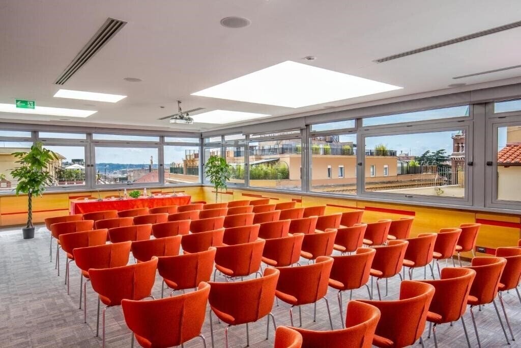 Територія UNA Hotels Empire Roma (ex. Empire Palace) 4*