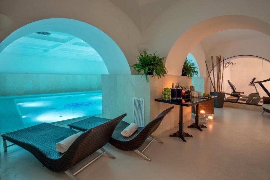 Отель Rose Garden Palace 4*