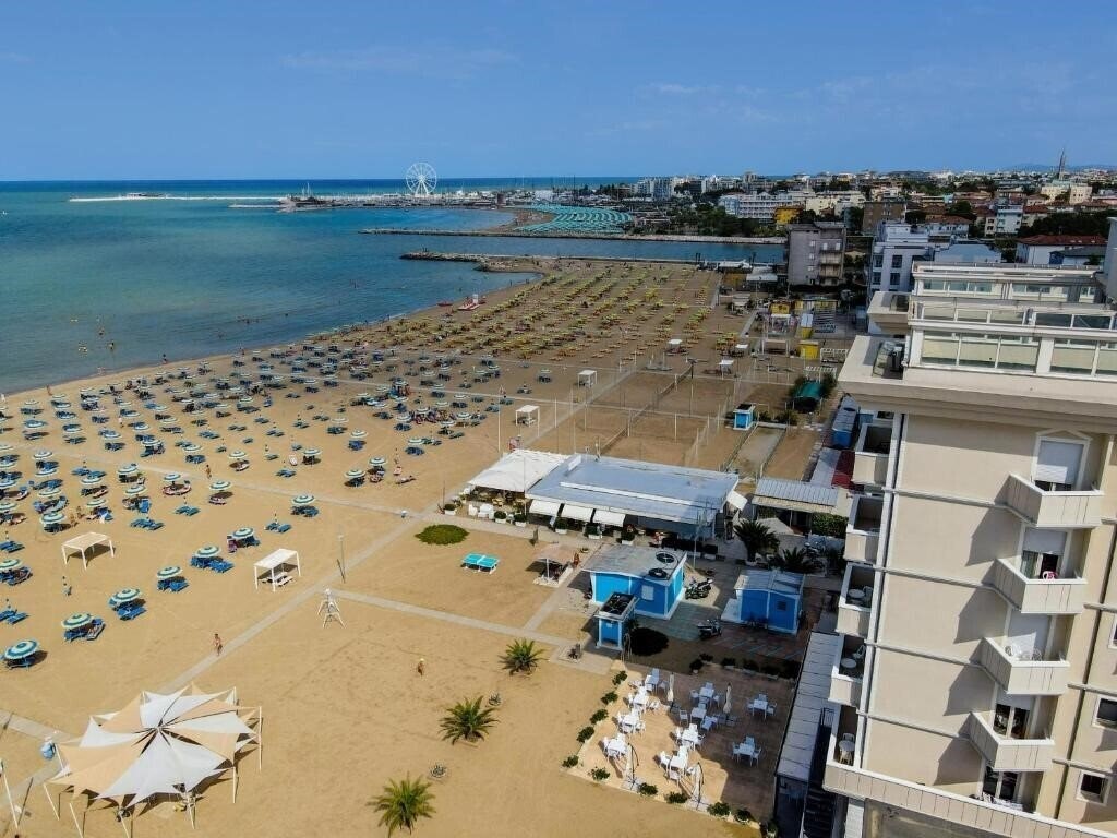 Готель Imperial Beach 4*