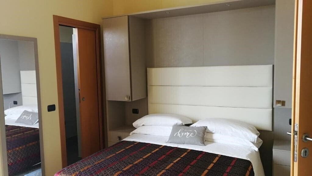 Готель Hotel Alaska 3*