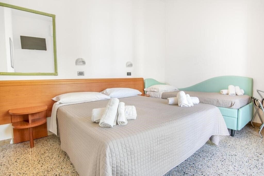 Апартаменты Hotel Lily 2*