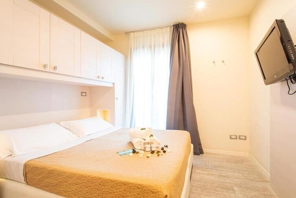 Панорама Hotel Ferretti Beach 4*