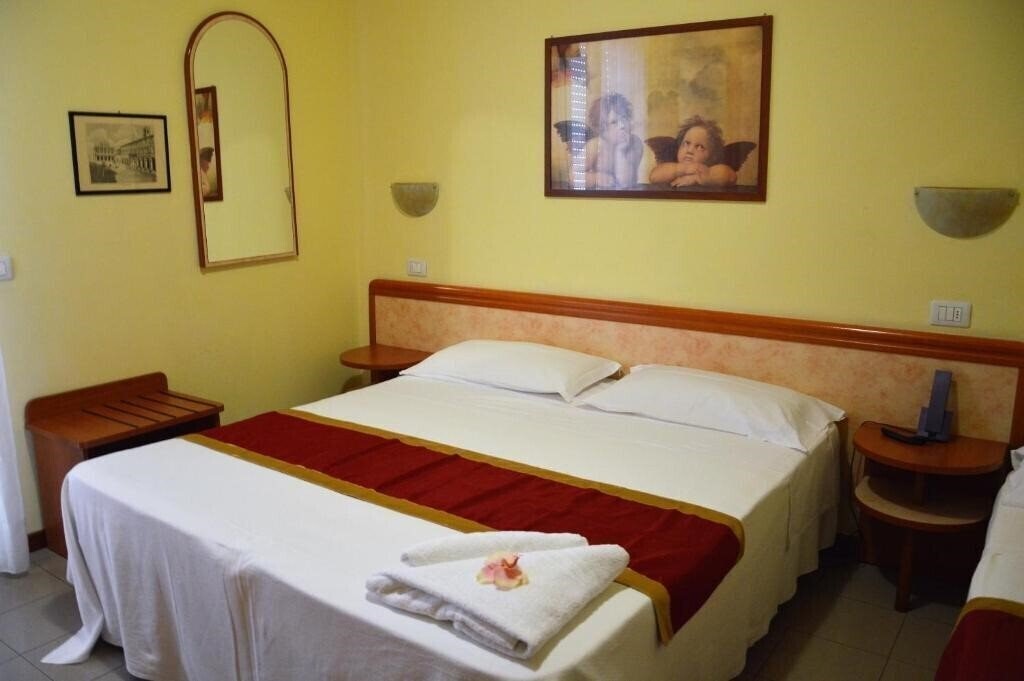 Территория Hotel Carolin 3*